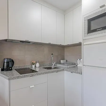 Apartment Precioso De 1 En Benalbeach *